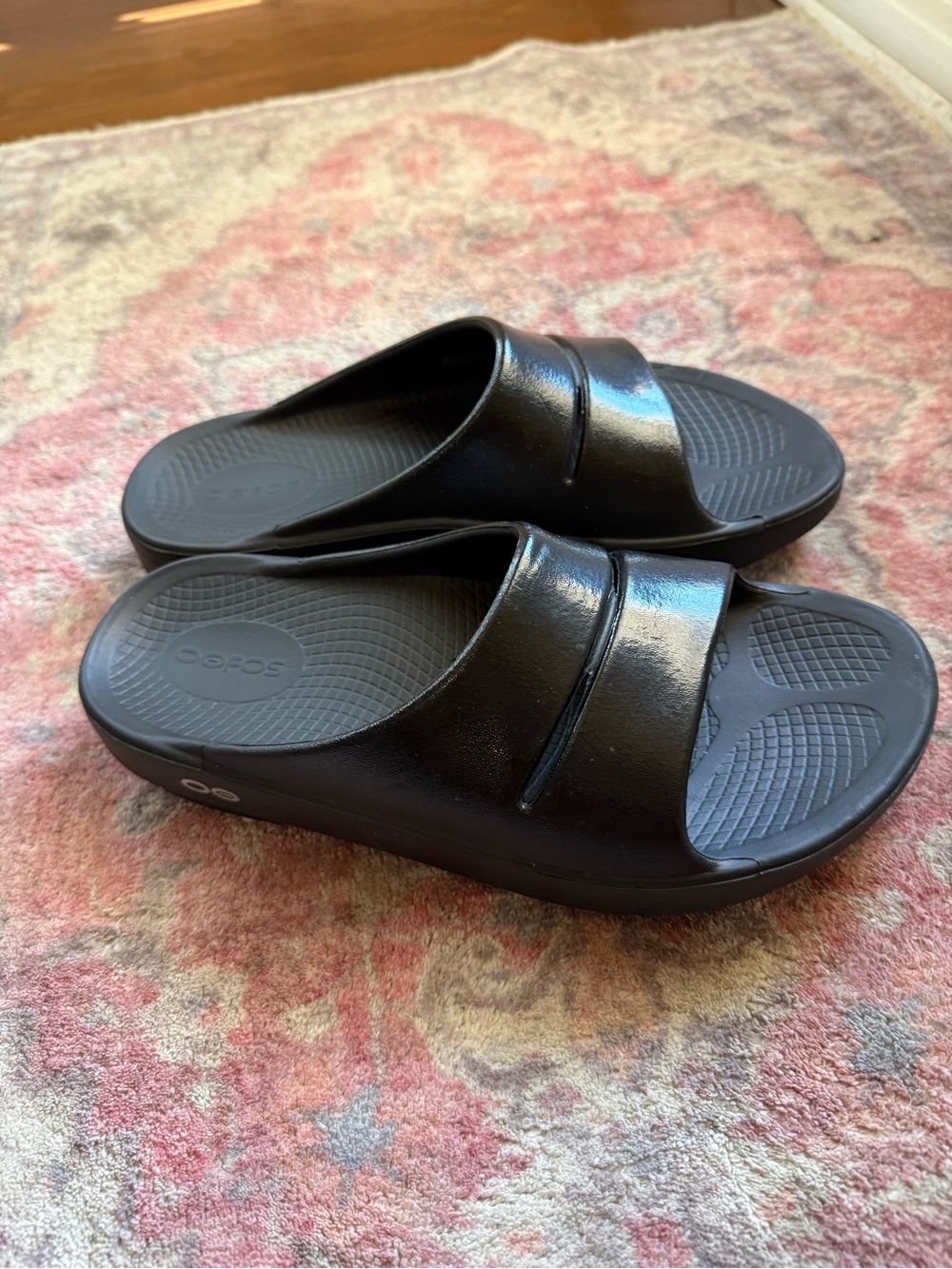 Oofos Women's OOahh Luxe Slide Sandal - black shiny size 7 women’s